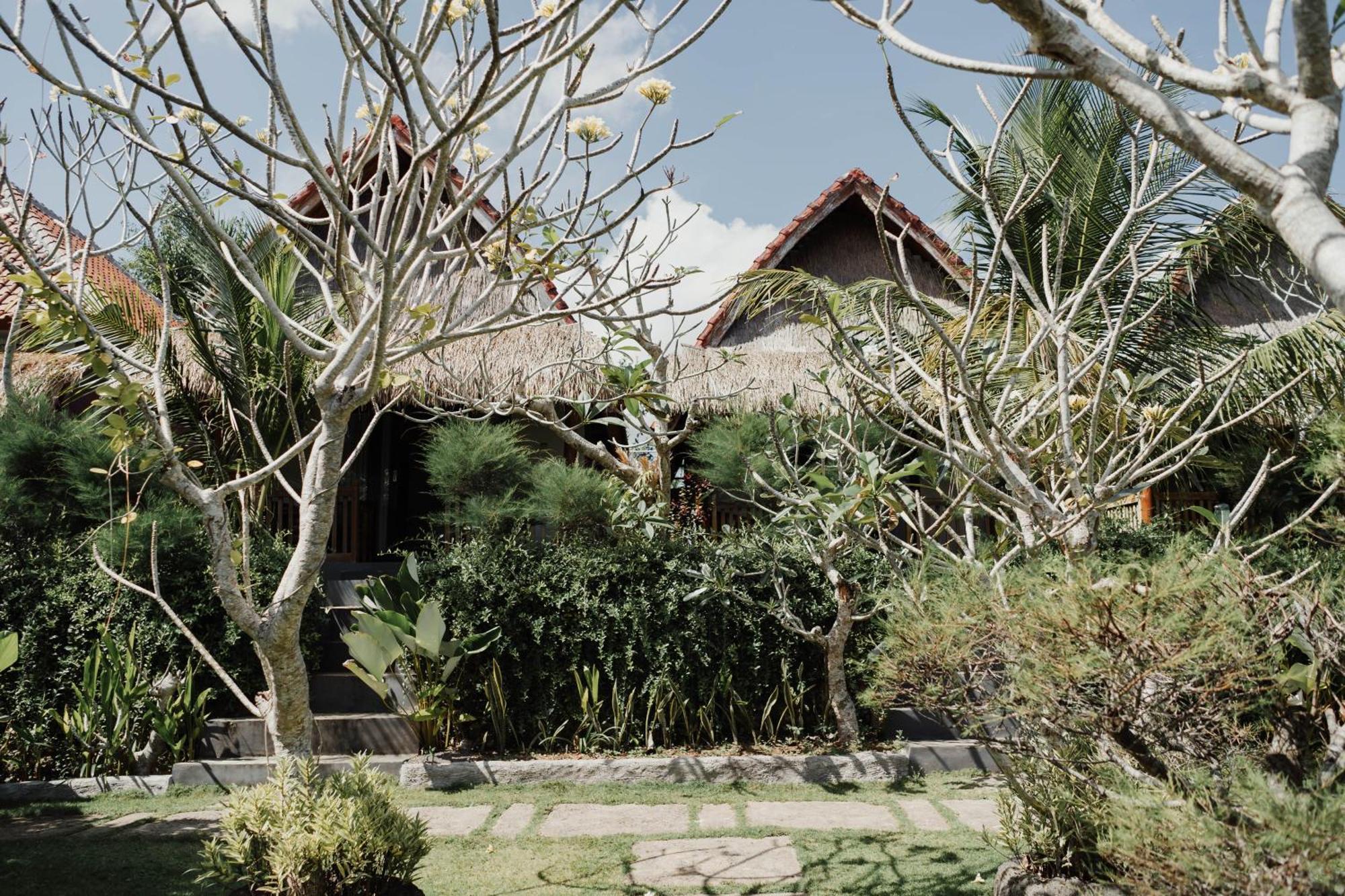 Temeling Jungle Inn Batumadeg Buitenkant foto