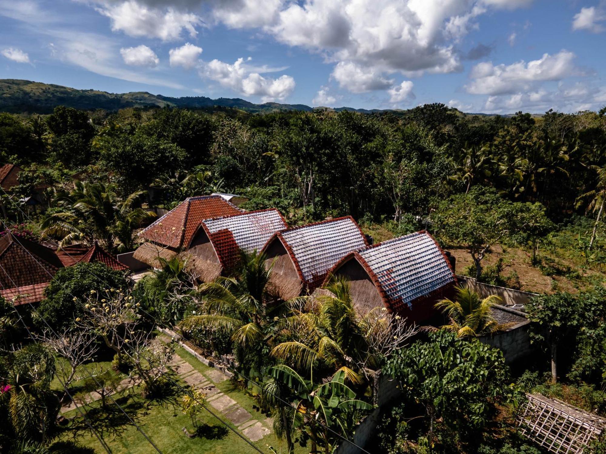 Temeling Jungle Inn Batumadeg Buitenkant foto