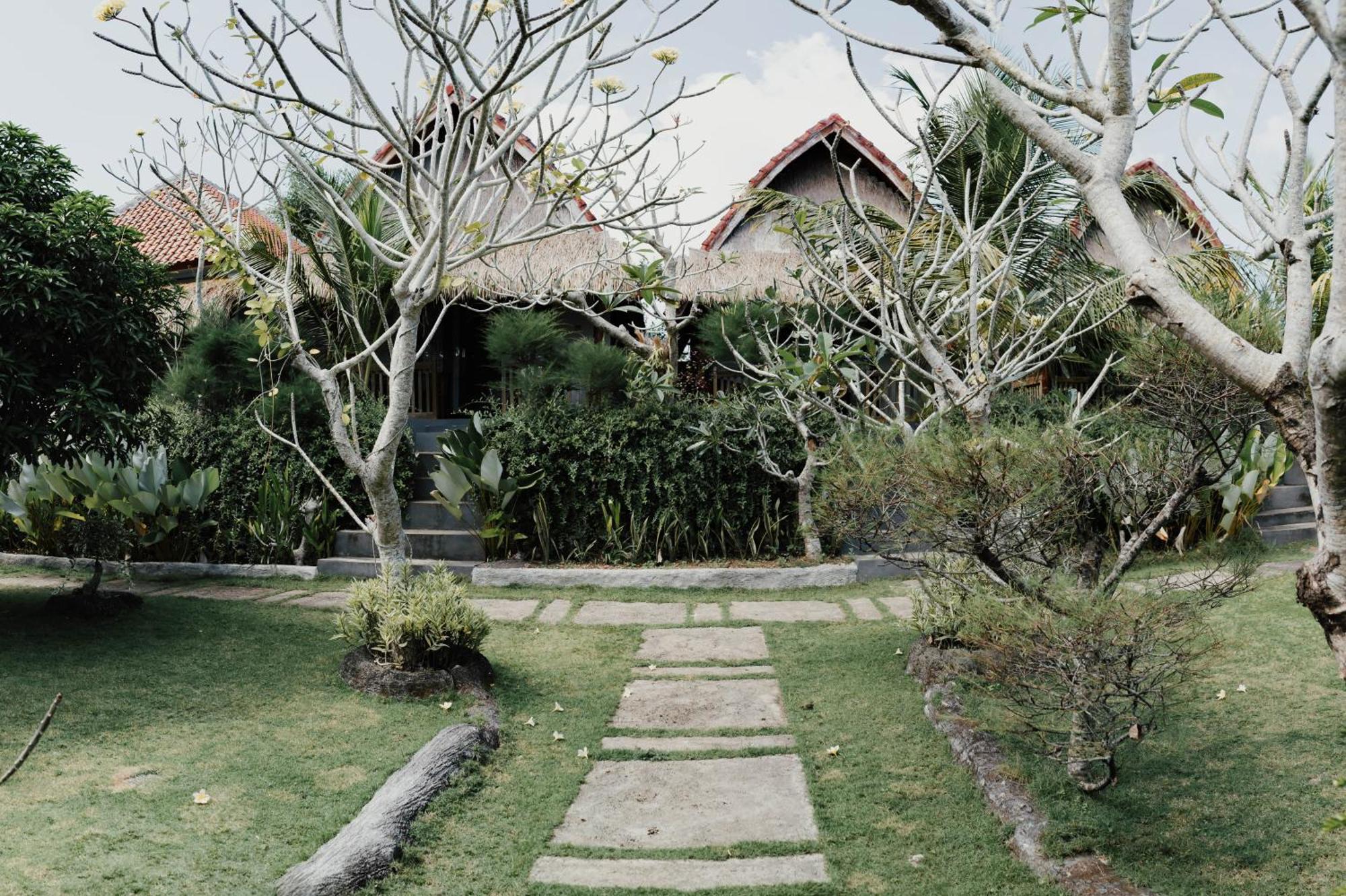 Temeling Jungle Inn Batumadeg Buitenkant foto