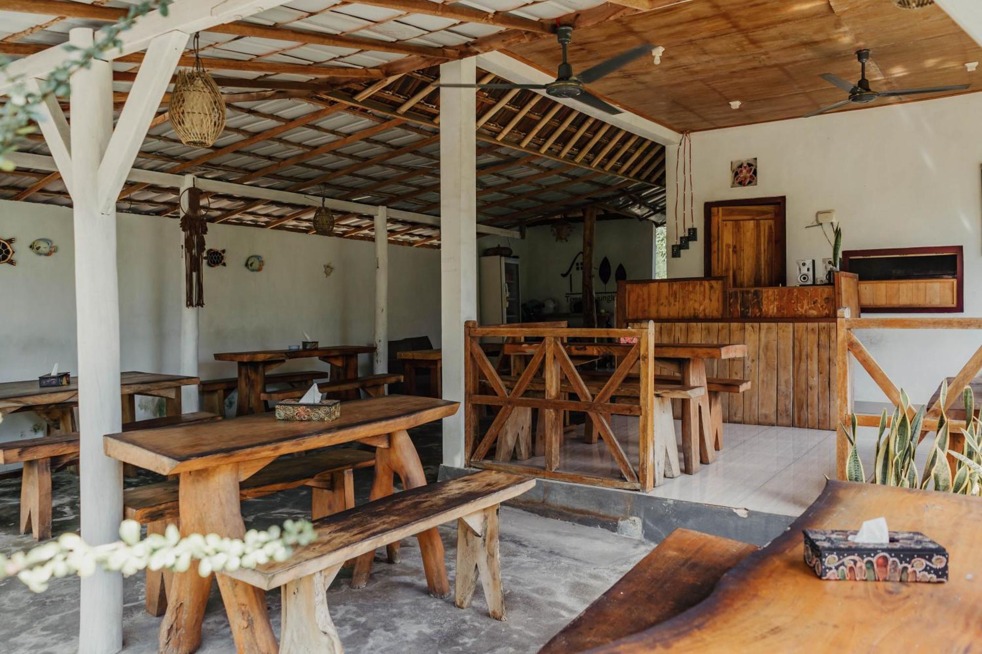 Temeling Jungle Inn Batumadeg Buitenkant foto
