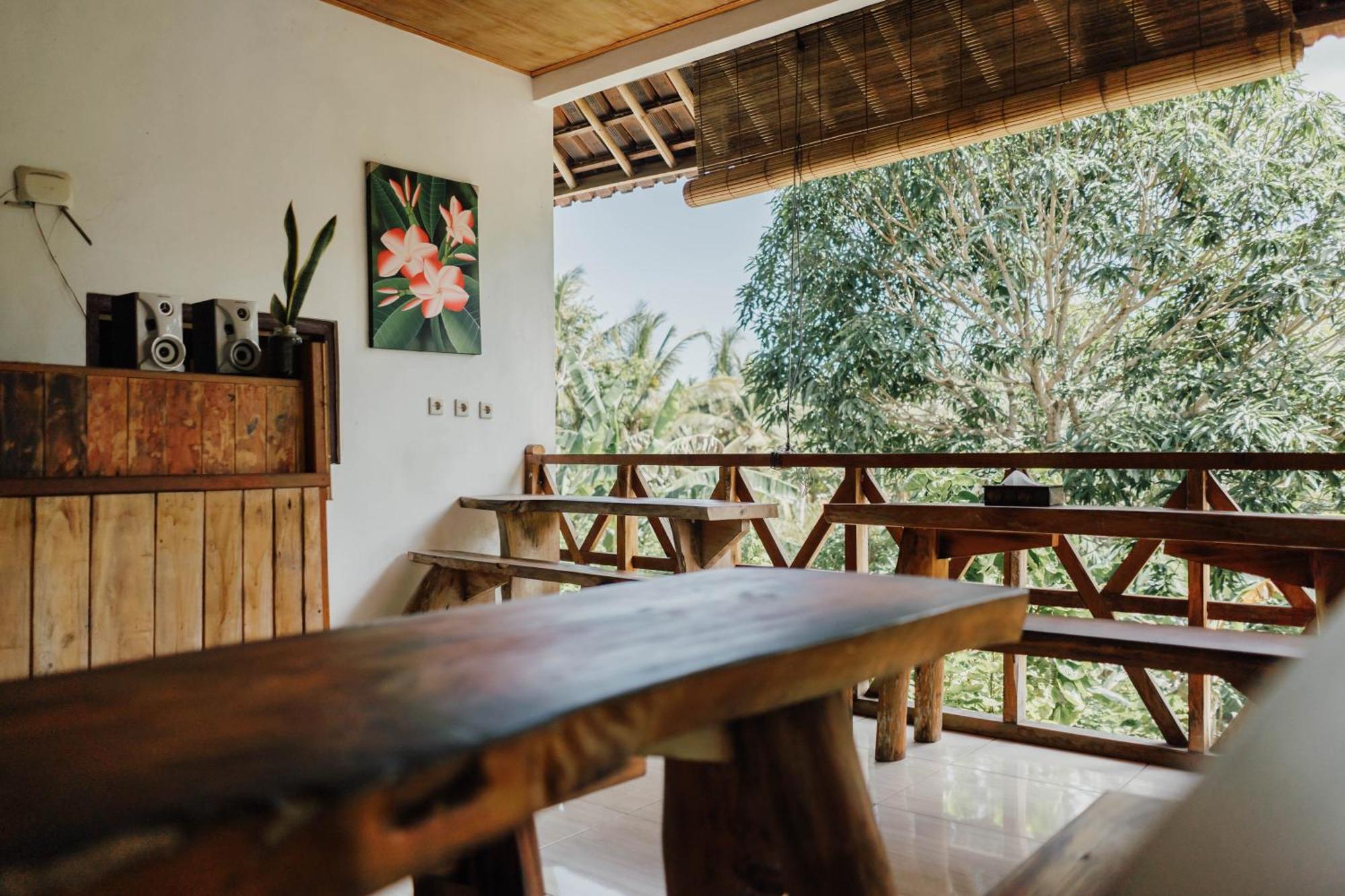 Temeling Jungle Inn Batumadeg Buitenkant foto