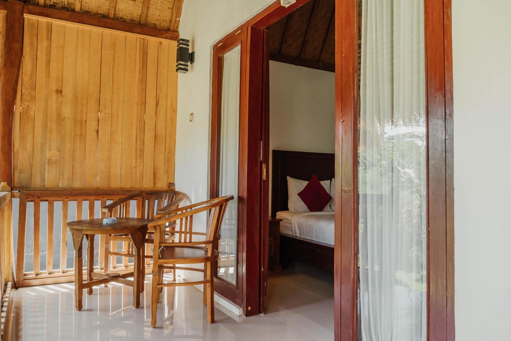 Temeling Jungle Inn Batumadeg Buitenkant foto